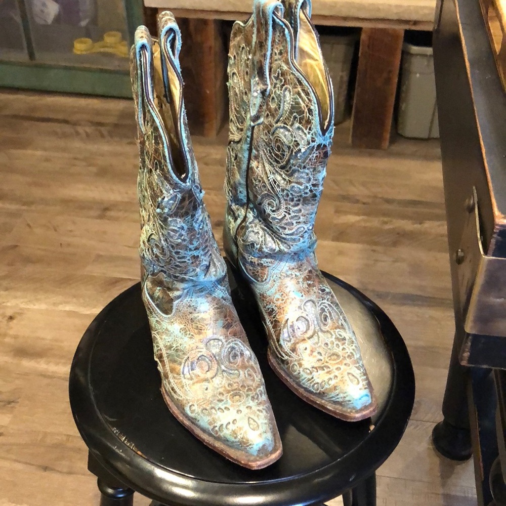 Barely worn CORRAL turquoise ladies cowboy boot